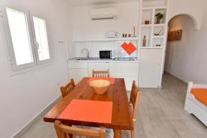 Copacabana 21 - 1 Min to Beach & Es Pujols Life