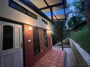 Avocado accommodations- Awsome cottage with loft - Khadkagaon