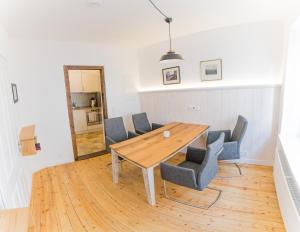 BG Living & Hosting - Historisches Ferienhaus "Saustall" im Zentrum von Wittlich - Nähe Mosel & Eifel, Privatparkplatz, WLAN, bis 4 Personen