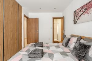 Modern apartment direct access to Sliema beaches