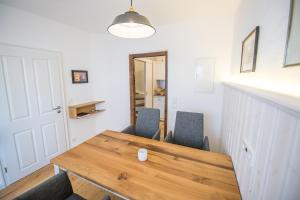 BG Living & Hosting - Historisches Ferienhaus "Saustall" im Zentrum von Wittlich - Nähe Mosel & Eifel, Privatparkplatz, WLAN, bis 4 Personen
