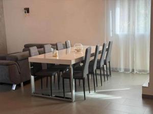 Villas Charmante maison avec piscine : photos des chambres