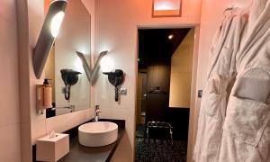 Hotels The Originals Boutique, Hotel de la Paix, Brest : Chambre Familiale