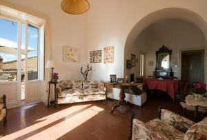 Villa Pietralunga in the woods