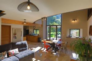 Maisons de vacances Le Petit Val d-or - Piscine & Plein air : photos des chambres