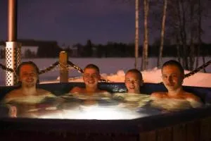 Tuovilan Lomamökki - Hot Tub - Lakeside log cabin - Nissi