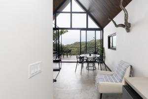 Luxury 2 BR Cabin with Jacuzzi Valle de Antón