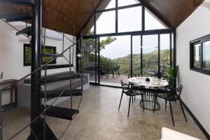 Luxury 2 BR Cabin with Jacuzzi Valle de Antón