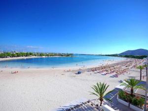 Xara New at the beach for 6 by BeBreeze