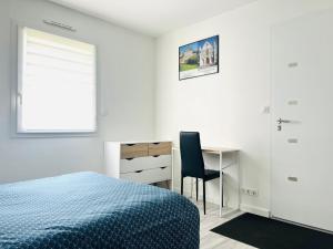 Chambre indépendante avec frigo et micro-ondes