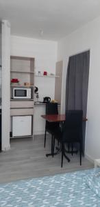 Logement indépendant avec frigo et micro-ondes