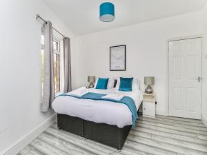 2 Bed House, Sleeps 5, Ideal for Contractors, St Helens, Long Term Stays Weekly & Monthly Offers