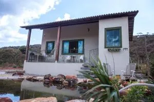 Pousada Independente com Lago Natural Privativo - Chalé Jade - Jequitibá