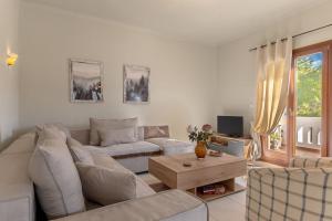 Melanes Serenity 3Br Apartment