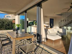 Villa Sea Horizon with a pool