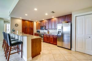 Walk to Marina and Restaurants Cape Coral Escape!