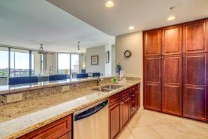 Walk to Marina and Restaurants Cape Coral Escape!