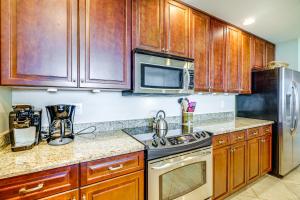 Walk to Marina and Restaurants Cape Coral Escape!