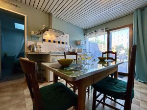 Villas Maison 2 pieces 3 couchages Saint Pierre d-Oleron SPO000-061 : photos des chambres