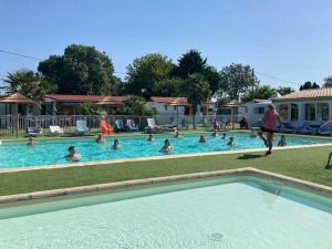 Campings Camping 3 etoiles - Piscine - ccaihff : photos des chambres