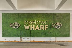 Family-Friendly Laketown Wharf Retreat Near Pineapple Willy’s & Beach