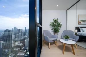 Luxe 67th Floor 2BR with Ocean View, Pool, Spa and Gym