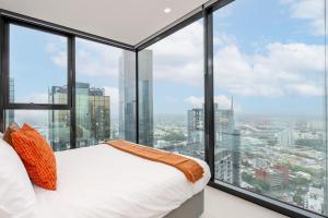 180 Degrees City Views, 2BR Apartment with Pool, Spa and Gym