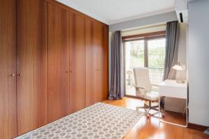 Elegant Riverfront Flat | Pool & Sports by Host Wise