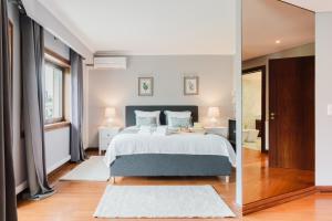 Elegant Riverfront Flat | Pool & Sports by Host Wise