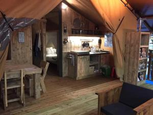 Campings Camping 3 etoiles - Piscine - ccb0dic : photos des chambres