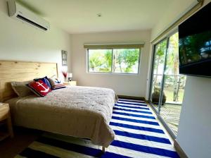 2 Bedroom Oceanfront Condo with Wi-Fi, AC and Pool