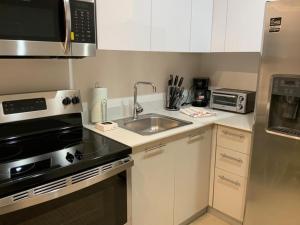 2 Bedroom Oceanfront Condo with Wi-Fi, AC and Pool