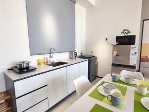 Urban Simplicity Suite, 5 Pax, 2 Car Parks at Urban Suites Georgetown by SuperStay