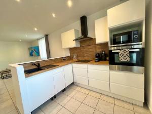 Maisons de vacances Maison de ville renovee a 15 min de Lyon : Maison 2 Chambres