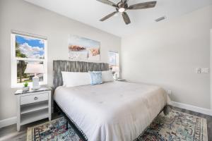 Mid Island Beach Getaway - Close to Beach, Heated Pool - Suntide - Roelens