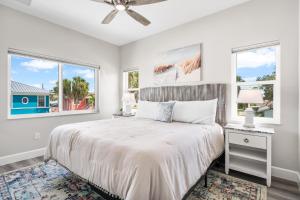 Mid Island Beach Getaway - Close to Beach, Heated Pool - Suntide - Roelens