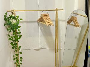 Hongdae OYO Stay, Free luggage keeping, Hongdae Station Green line and Airport train