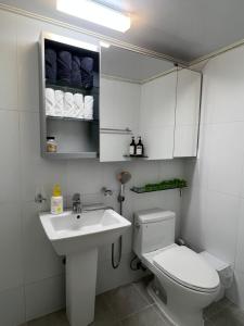 Hongdae OYO Stay, Free luggage keeping, Hongdae Station Green line and Airport train