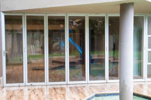 Luxury 4-Bedroom Mansion & Pool in Northcliff