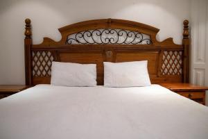 Luxury 4-Bedroom Mansion & Pool in Northcliff