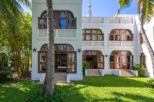 El Mufasa luxury holiday apartments with pool & garden