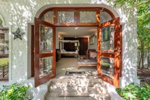 El Mufasa luxury holiday apartments with pool & garden