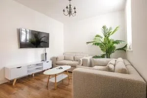 Spacious 3 Bedroom Home with PS5 and Pool Table Near O2 Arena Canary Wharf and Elizabeth Line to Central London - Woolwich