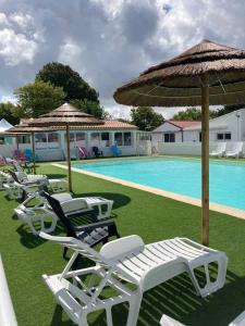Campings Camping 3 etoiles - Piscine - ccaihff : photos des chambres