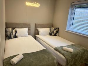 The Slipway Cabins with Hottub