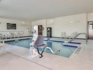 Cobblestone Hotel & Suites - Rhinelander