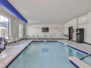 Cobblestone Hotel & Suites - Rhinelander