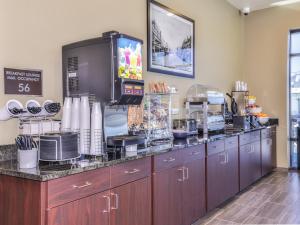 Cobblestone Hotel & Suites - Rhinelander