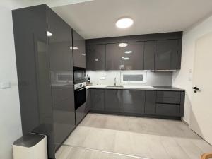 Downtown 2 bedrooms nearby Duna river Balcony-Garage 10 euro per day