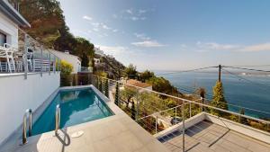 Maison face à la Mer au-dessus de la baie de Rosas